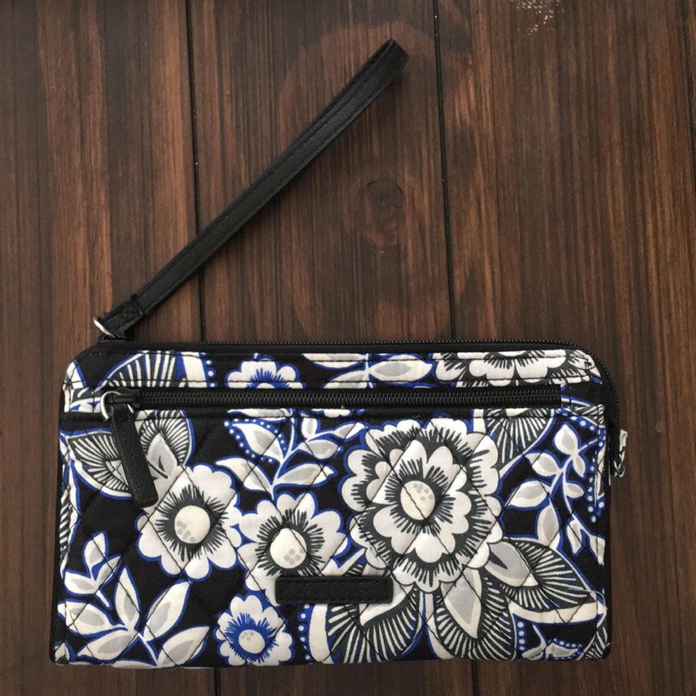 BRAND NEW Vera Bradley Clutch